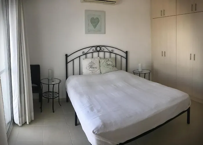 The Seaterra Reserve Penthouse With Mountains&seaviews And Rooftop Terrace Akanthou